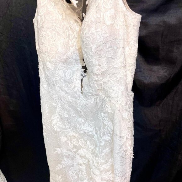 Chic Floral Lace Gown - Picture 3 of 17